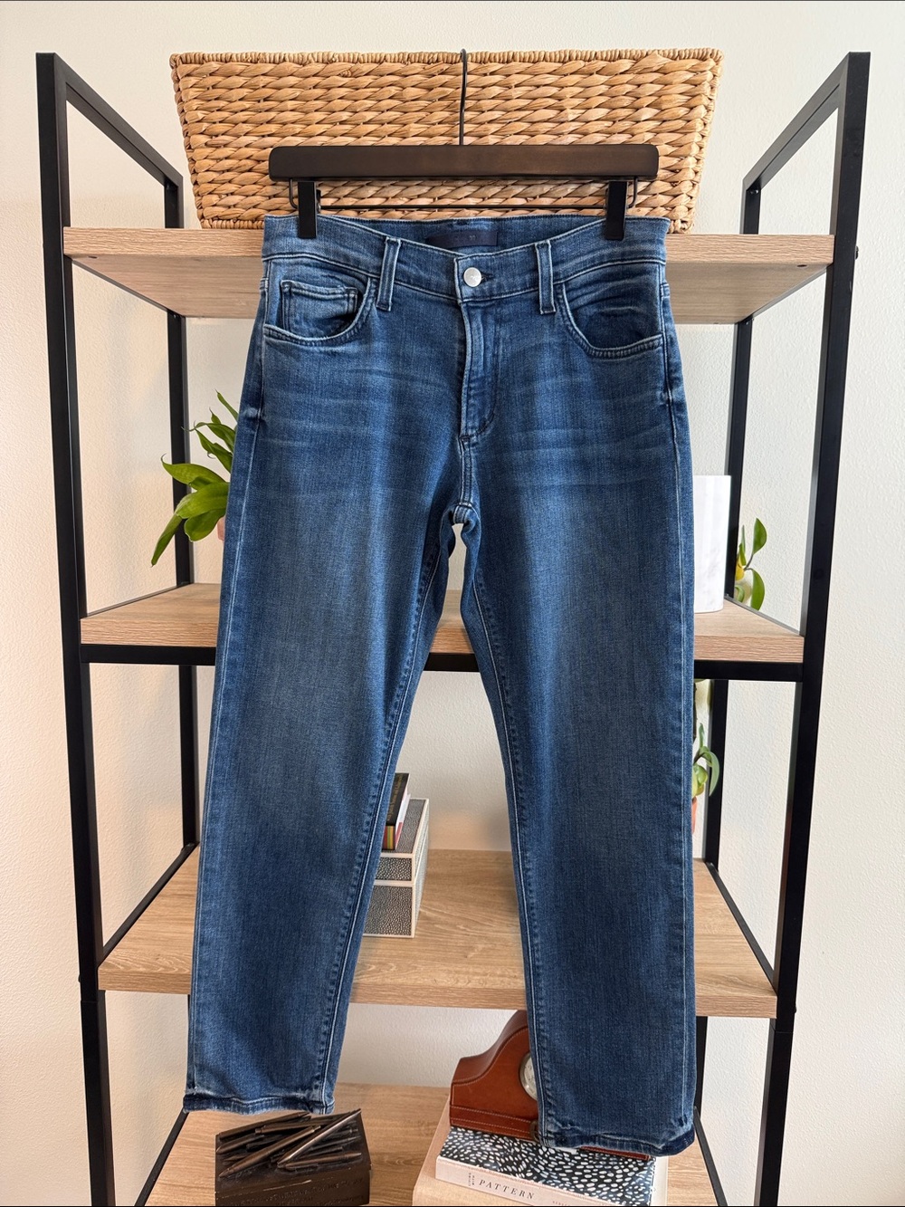 Joe’s Flawless The Bobby Mid-Rise Tapered Boyfriend Ankle Jeans, 27